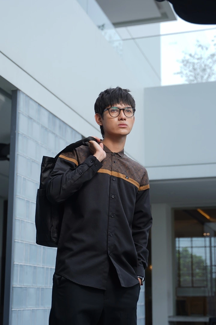 Baju Hitam Anti-Kusut untuk Kerja & Kajian